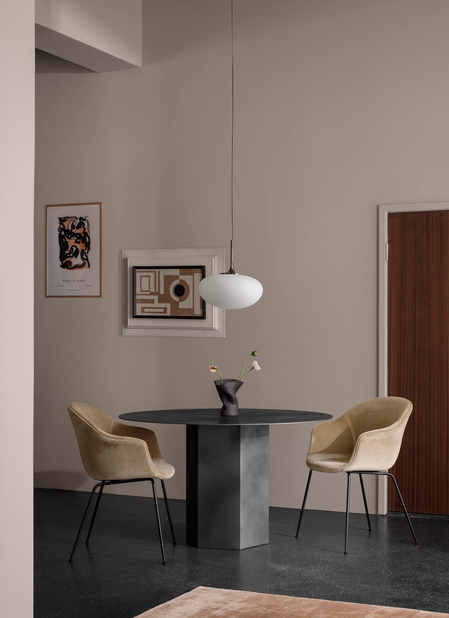 GUBI Epic Dining Table - Round