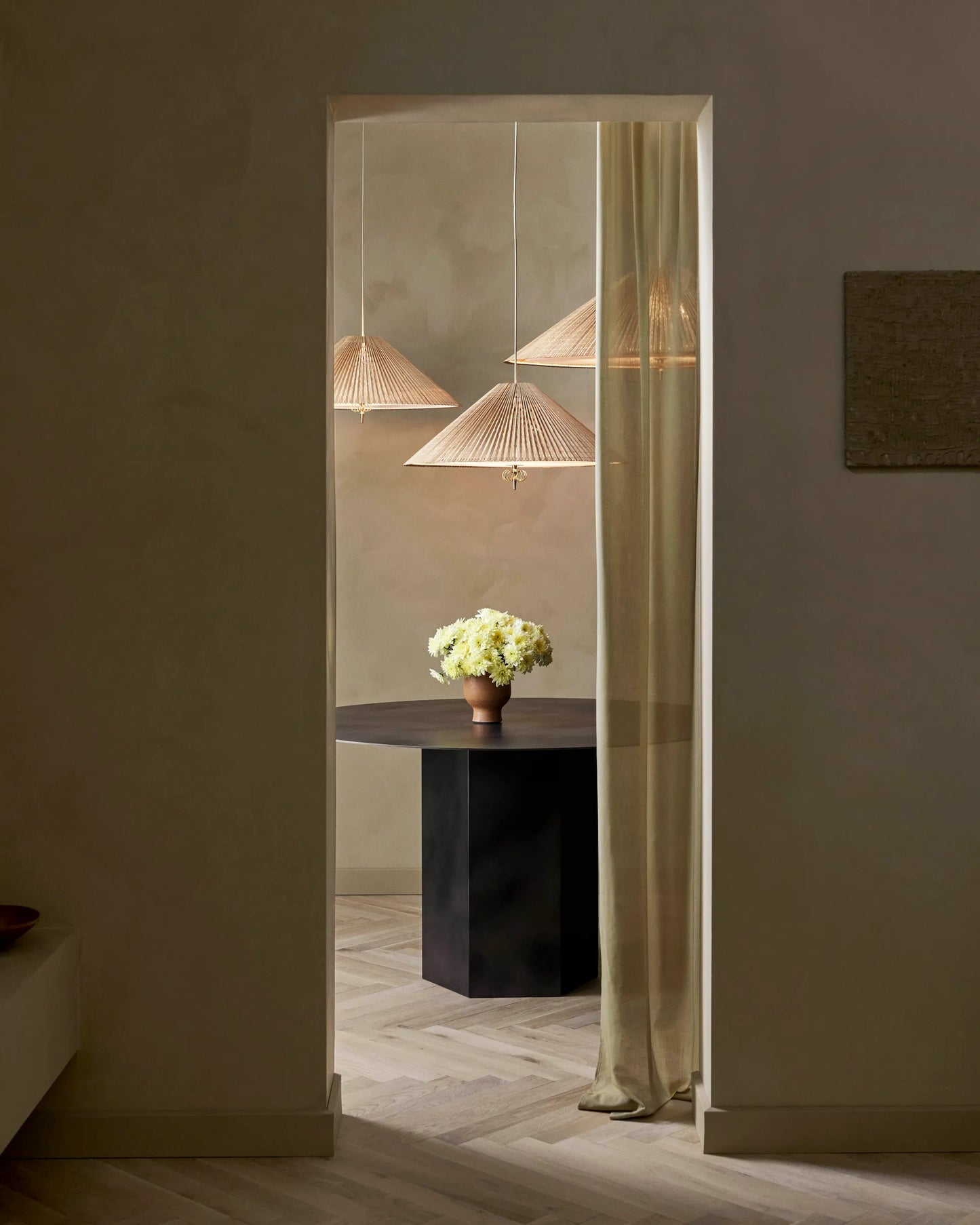 GUBI Epic Dining Table - Round