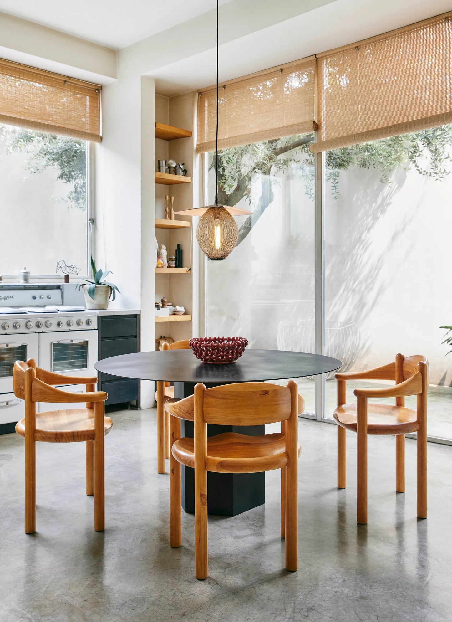 GUBI Epic Dining Table - Round