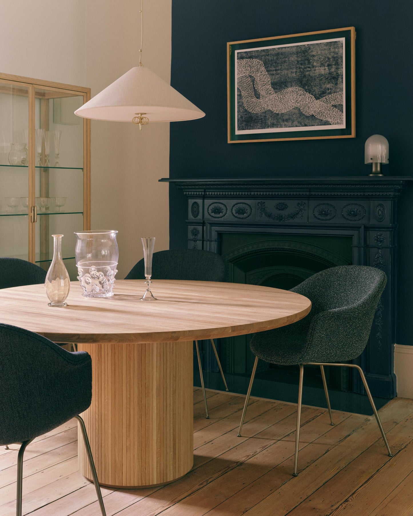 GUBI Moon Dining Table - round