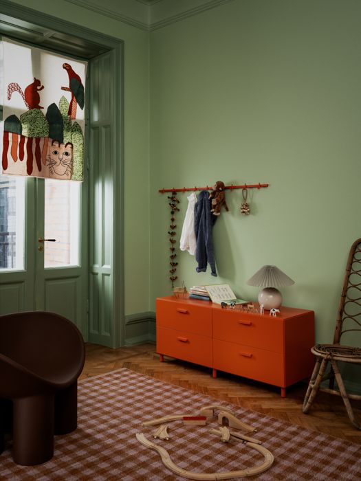 String Relief Chest of drawers, low