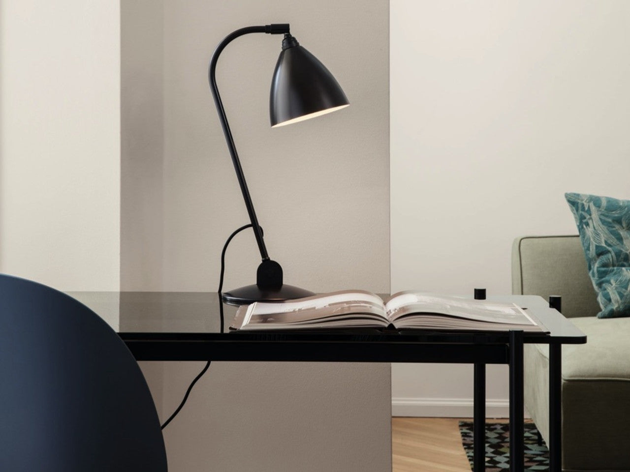 GUBI TS Desk
