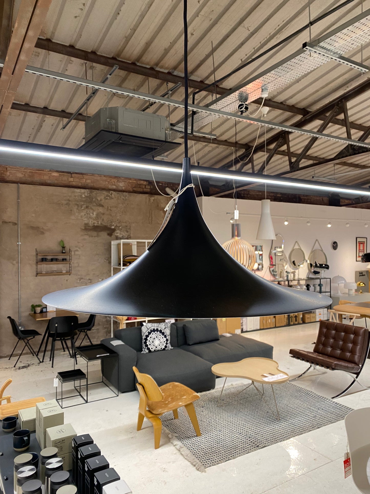 GUBI Semi Pendant Light ø47cm Black Ex-display