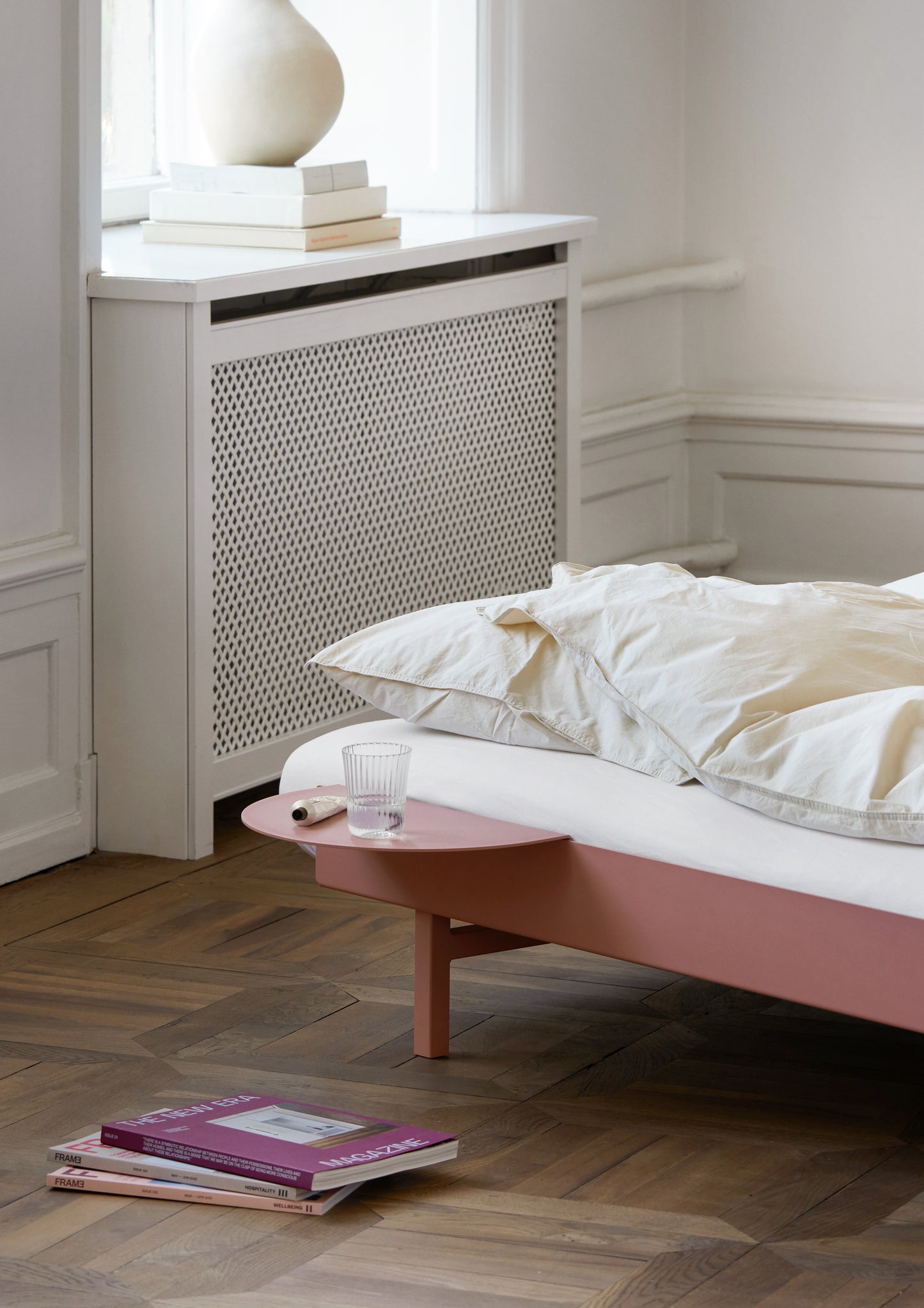 Moebe Bed: 90cm Low
