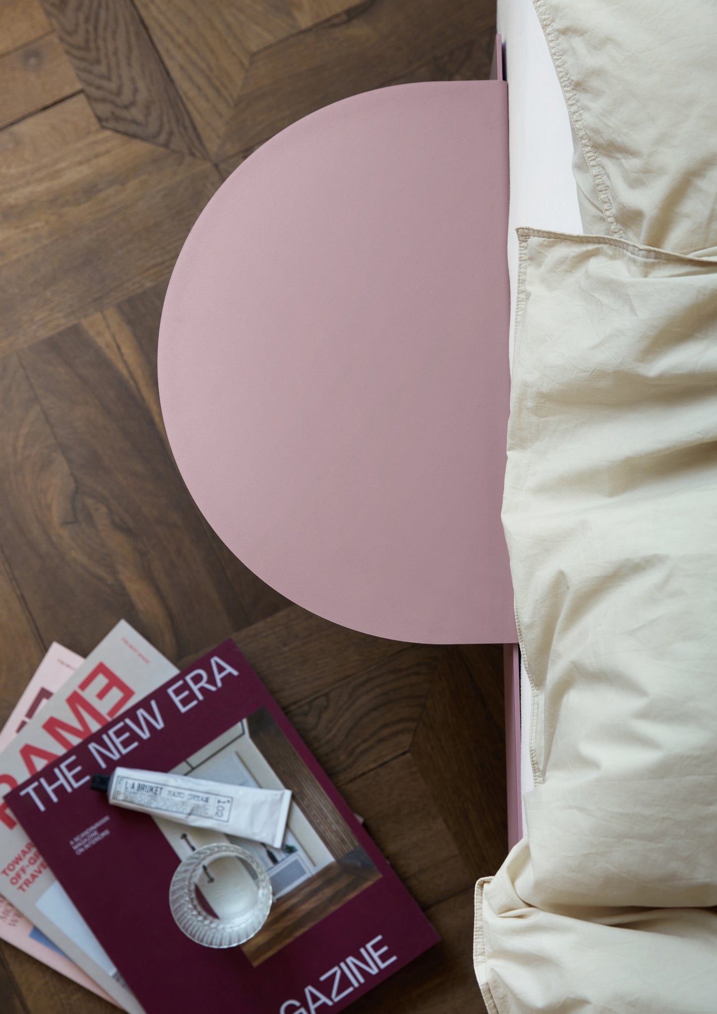 Moebe Bed: 90cm Low