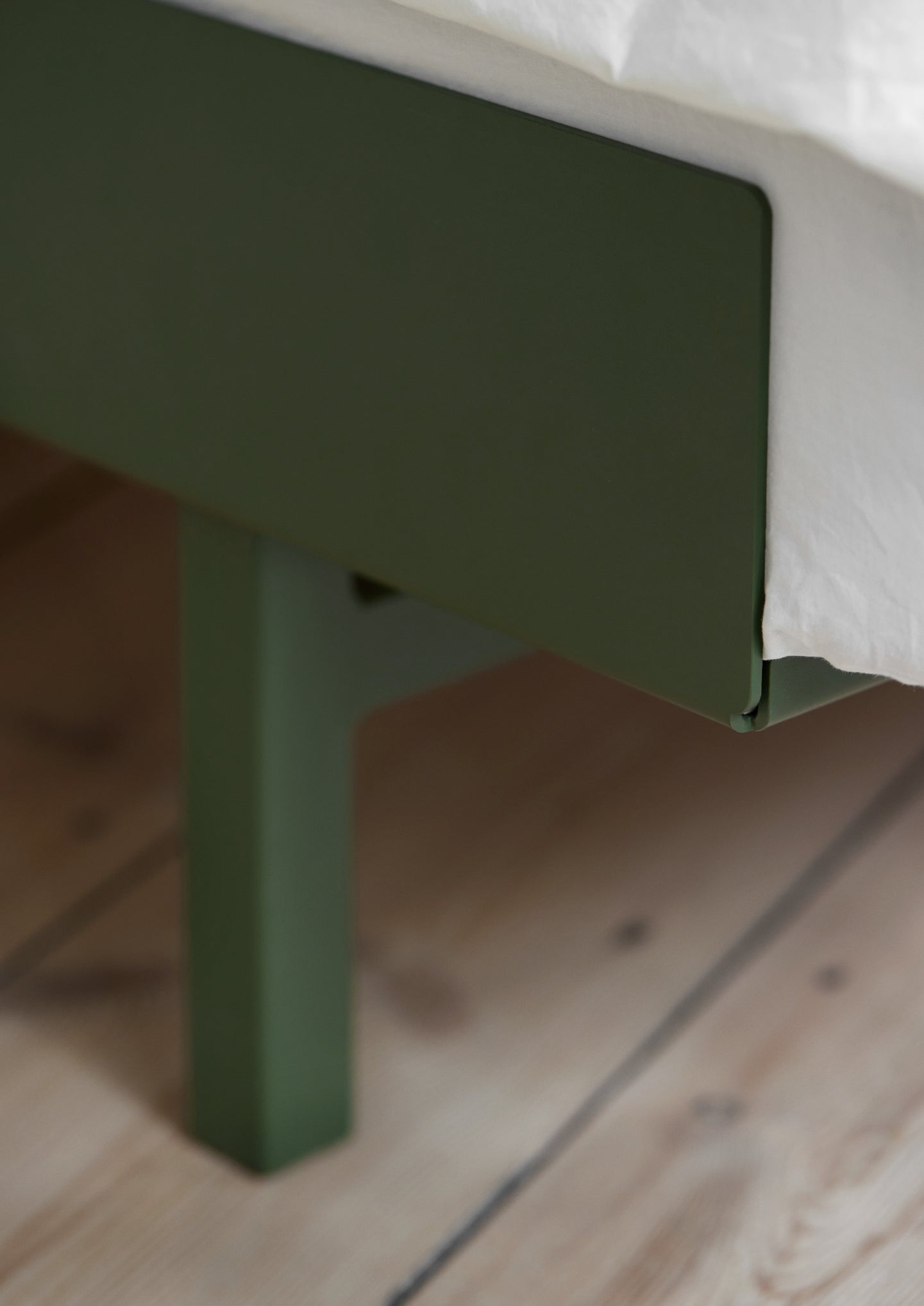 Moebe Bed: 90cm Low