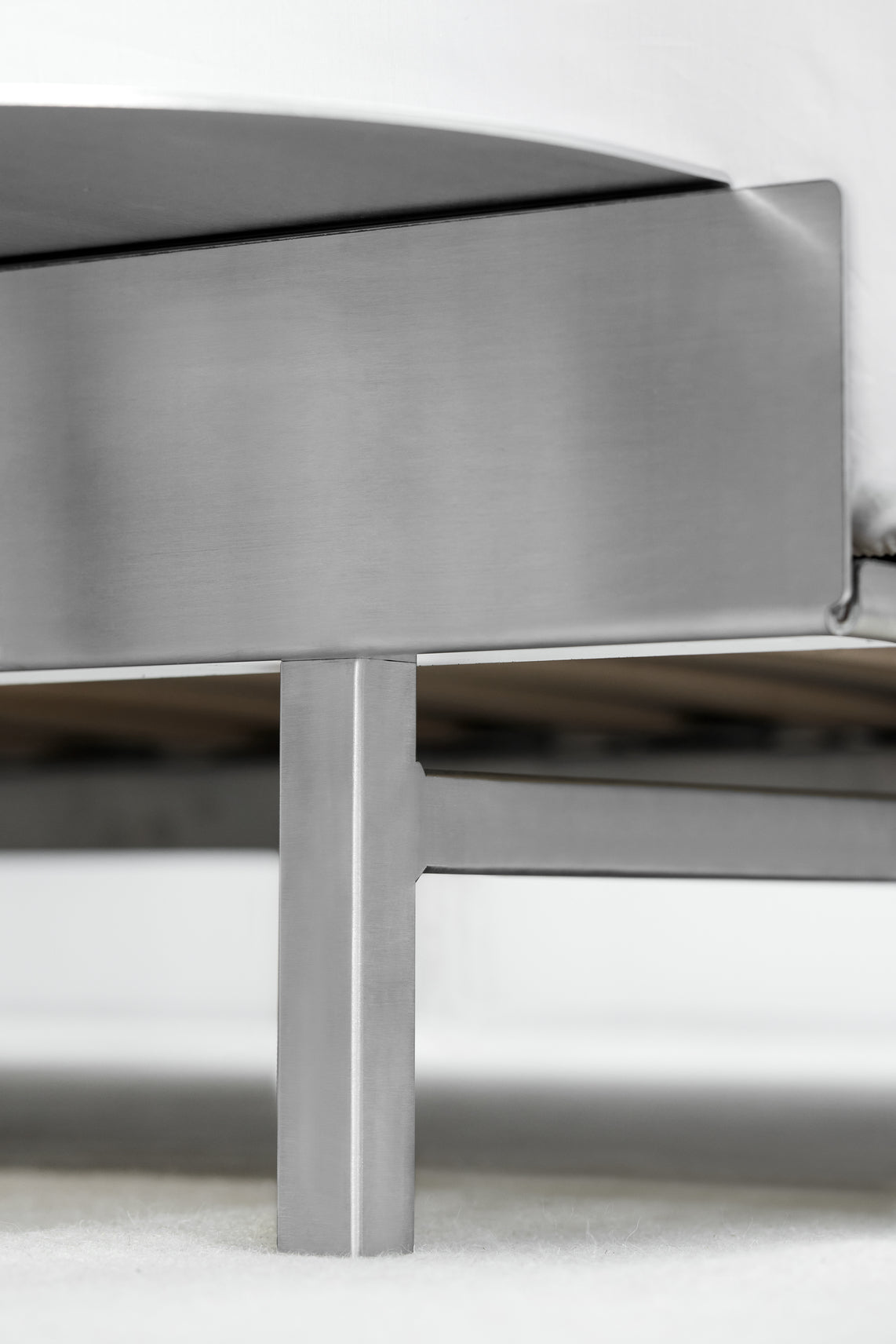 Moebe Bed: 90cm Low