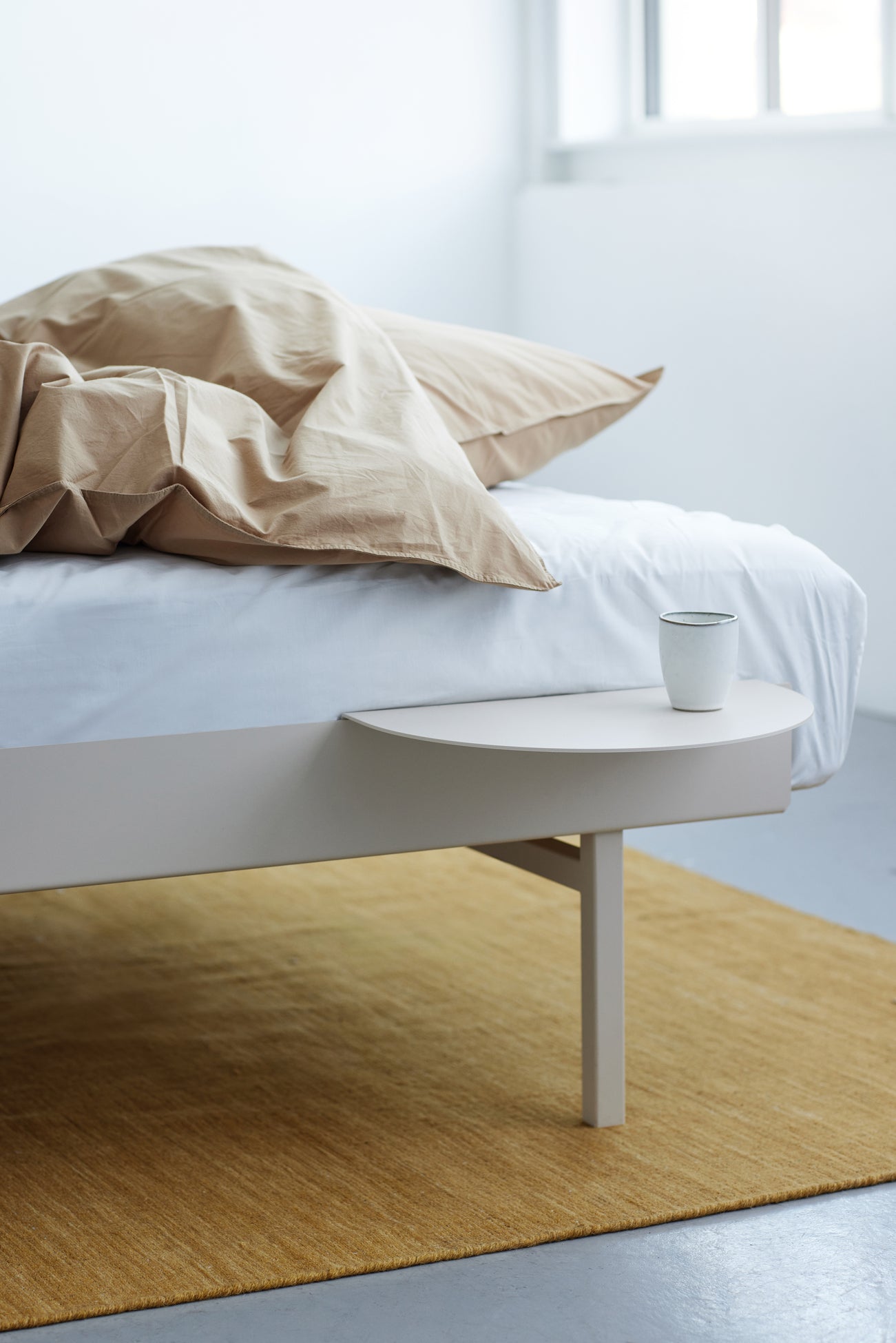 Moebe Expandable Bed: 90-180cm High