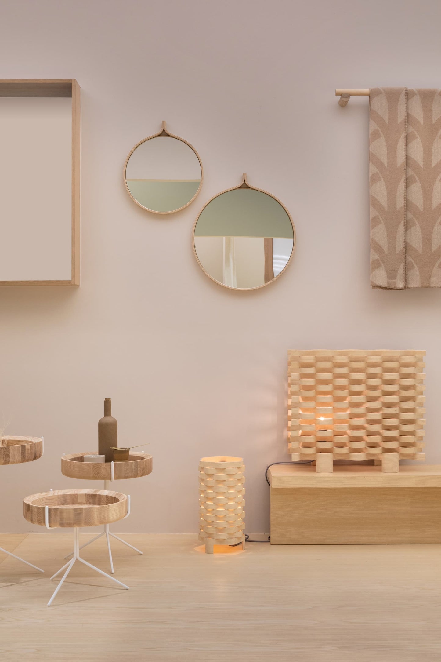 Swedese Comma Mirror Round