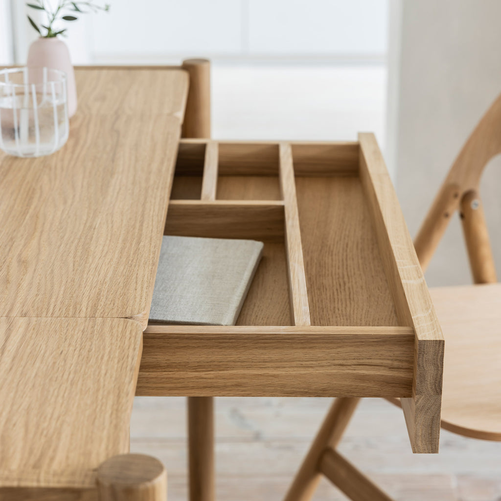 Case Pala Desk/Dressing Table