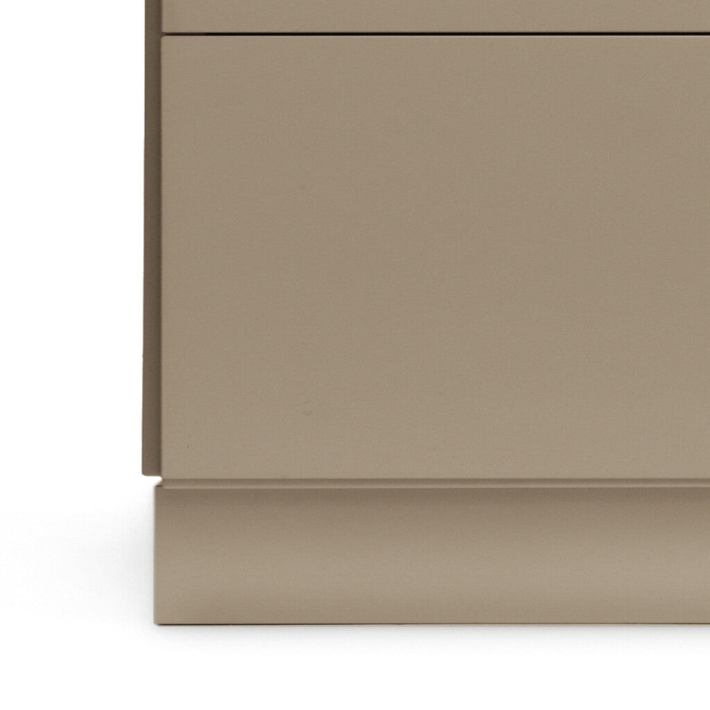 String Relief Chest of drawers, low