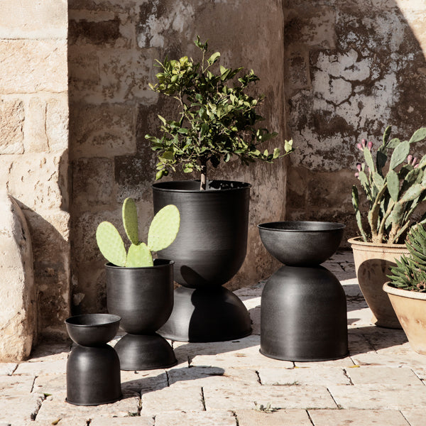Ferm Living Hourglass Pot - Black Extra Small