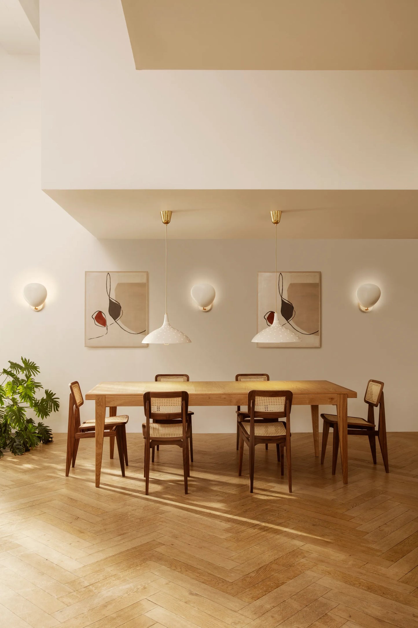 GUBI S-Table Dining Table