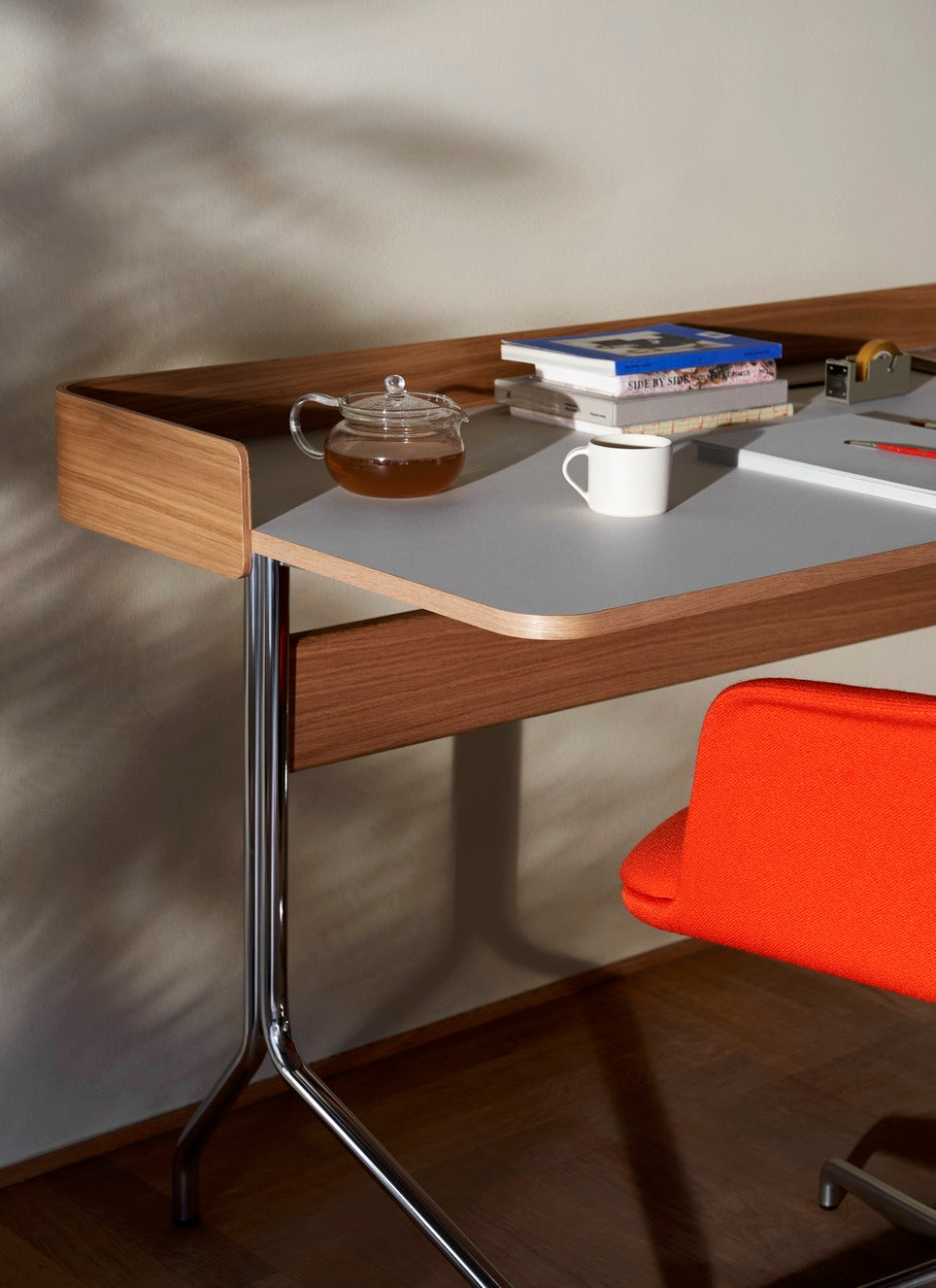 &Tradition Pavilion Desk AV17