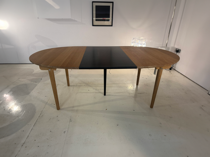 Carl Hansen & Son CH337 Dining Table in Oiled Oak with 1 Black Leaf Ex-display