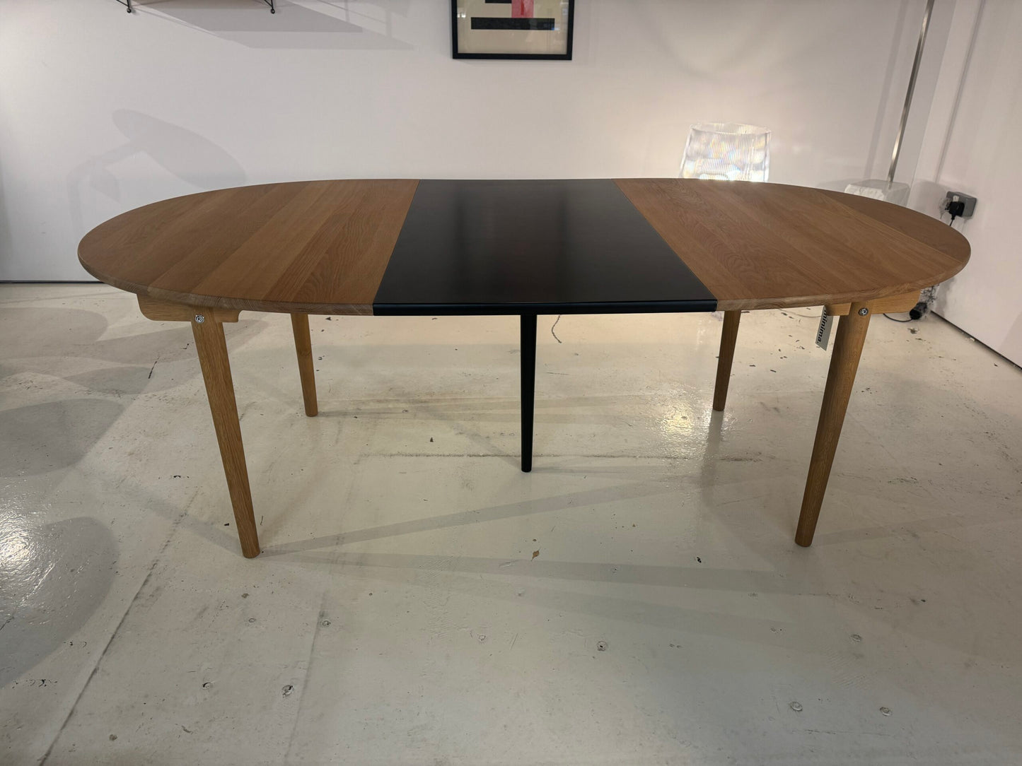 Carl Hansen & Son CH337 Dining Table in Oiled Oak with 1 Black Leaf Ex-display