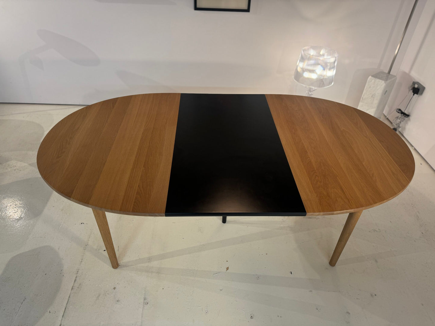 Carl Hansen & Son CH337 Dining Table in Oiled Oak with 1 Black Leaf Ex-display