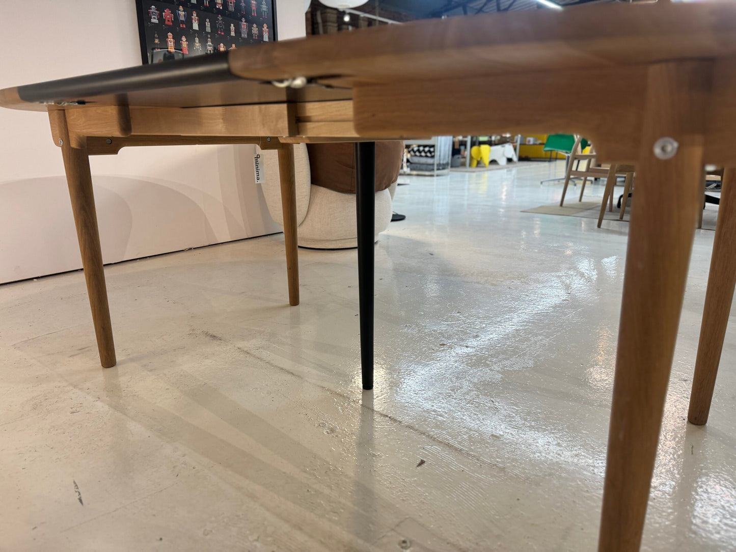 Carl Hansen & Son CH337 Dining Table in Oiled Oak with 1 Black Leaf Ex-display