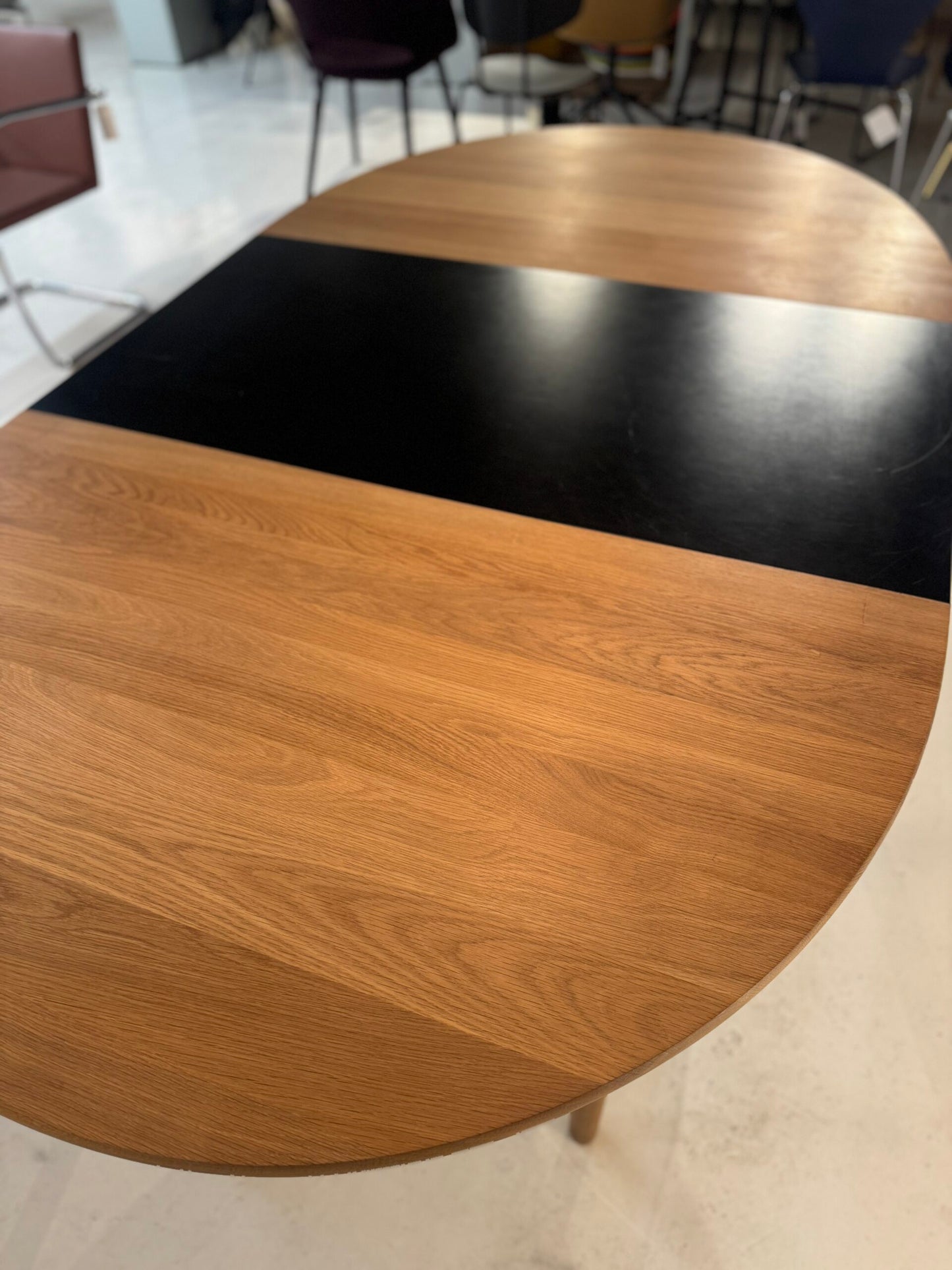 Carl Hansen & Son CH337 Dining Table in Oiled Oak with 1 Black Leaf Ex-display