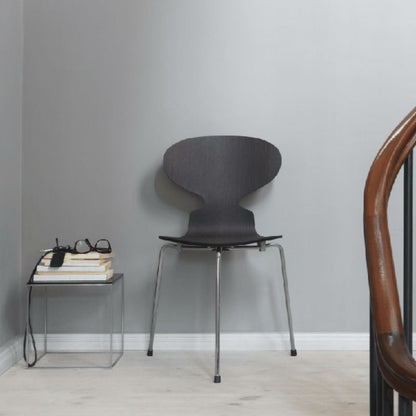 Fritz Hansen Ant chair 3 legs