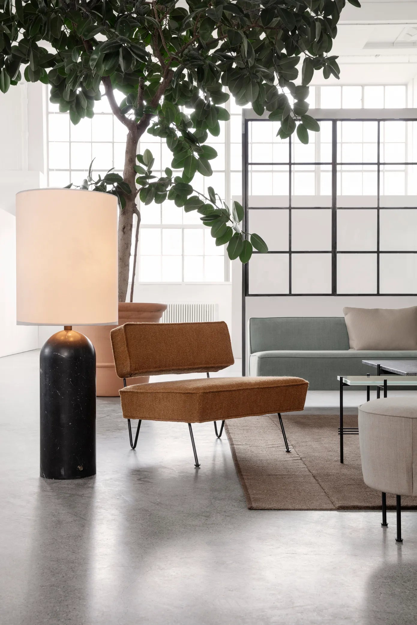 GUBI Gravity Floor Lamp - XL Low