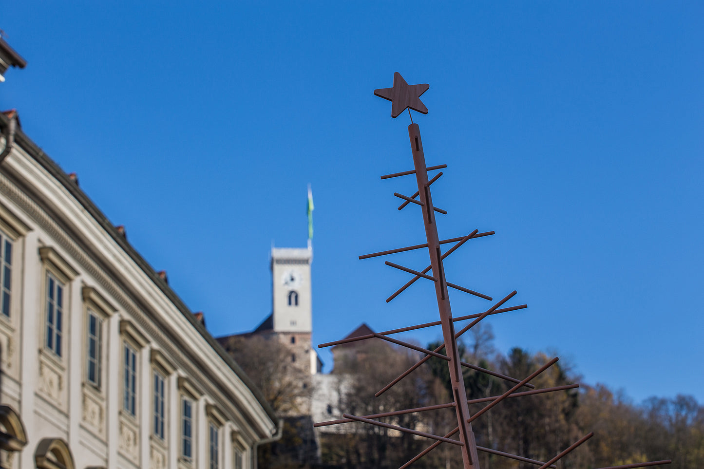 minima. Wooden Christmas Tree