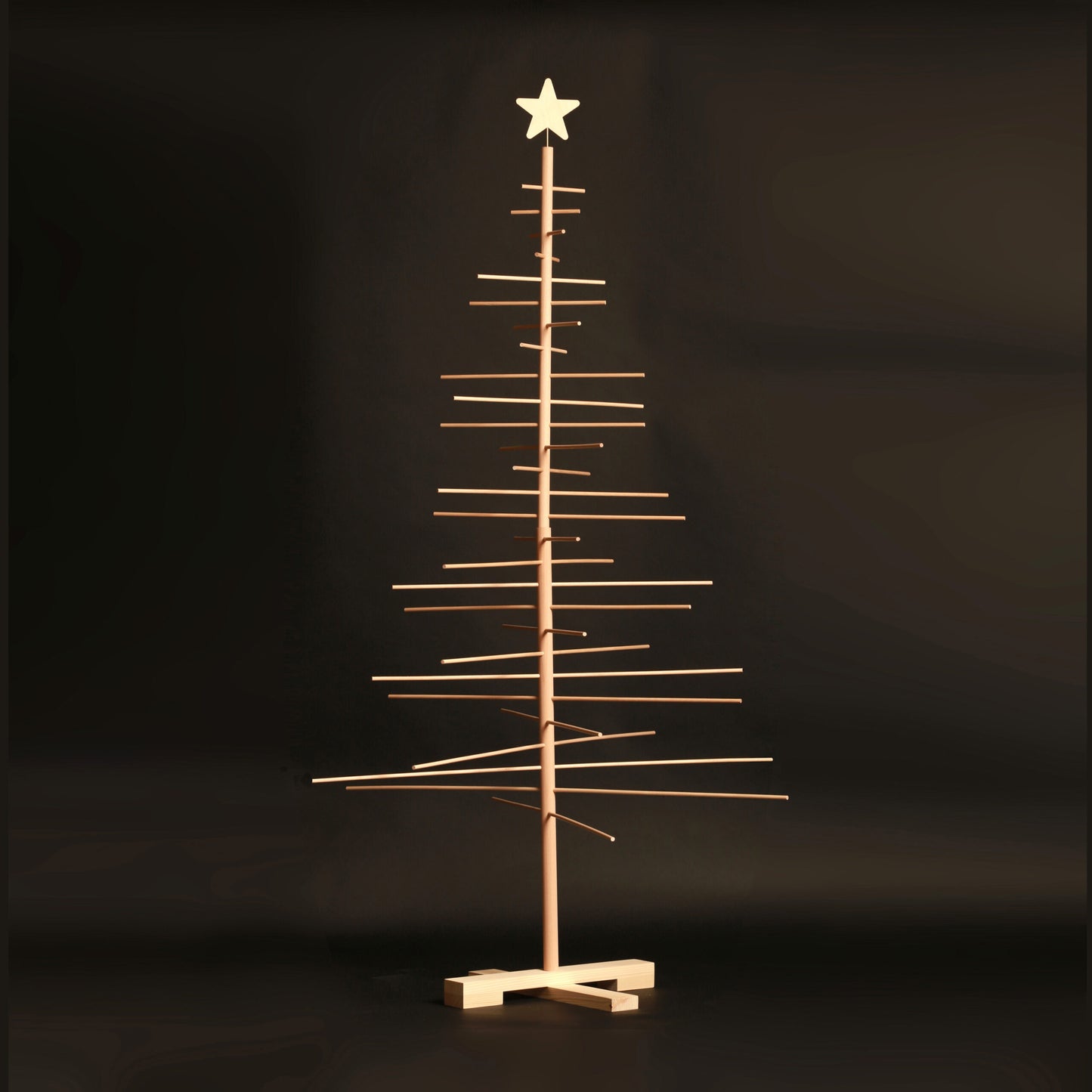 minima. Wooden Christmas Tree