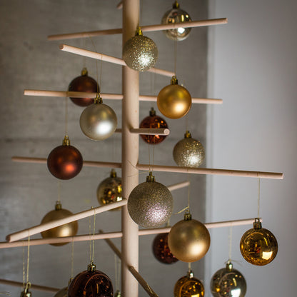 minima. Wooden Christmas Tree