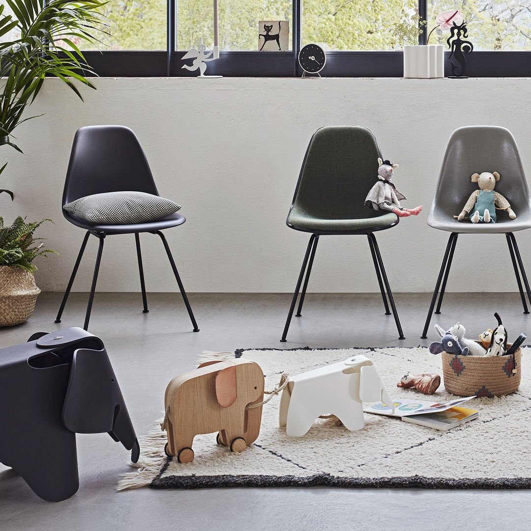 vitra_dsx plastic chair lifestyle contemporary designer furniture